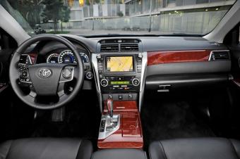 Toyota Camry ( )